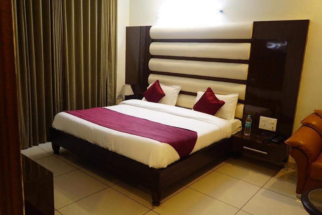 Hotel Razia Inn Hisār Extérieur photo